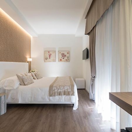 Hotel Mon Cheri Riccione Exterior foto