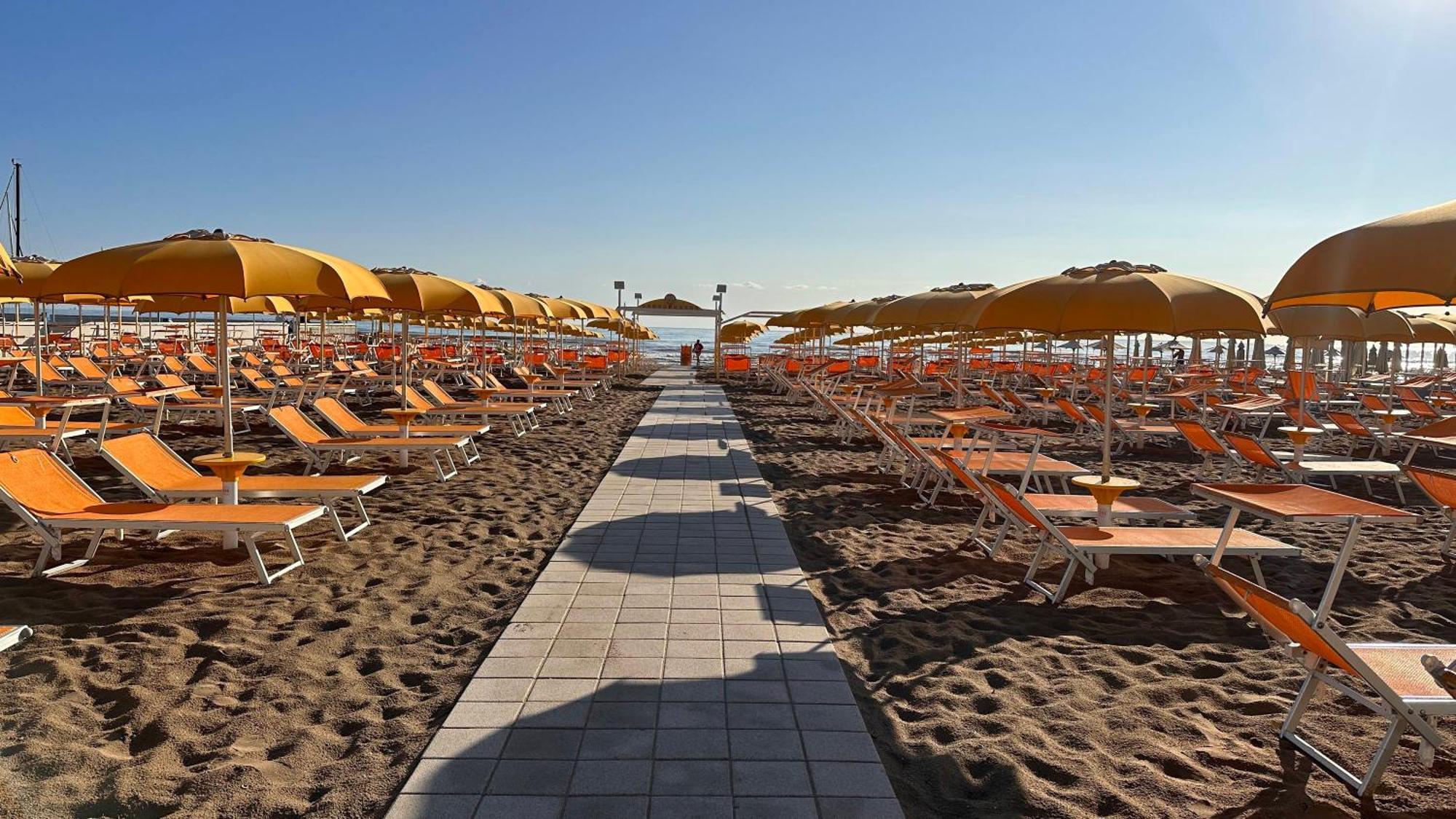 Hotel Mon Cheri Riccione Exterior foto