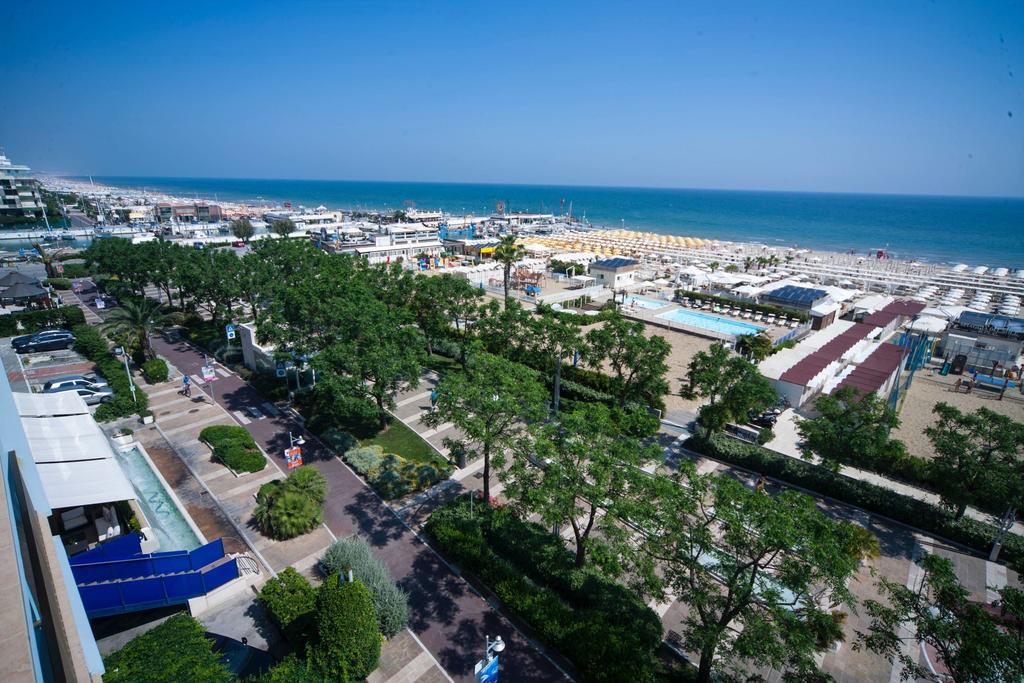 Hotel Mon Cheri Riccione Exterior foto