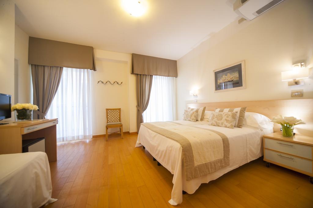 Hotel Mon Cheri Riccione Exterior foto