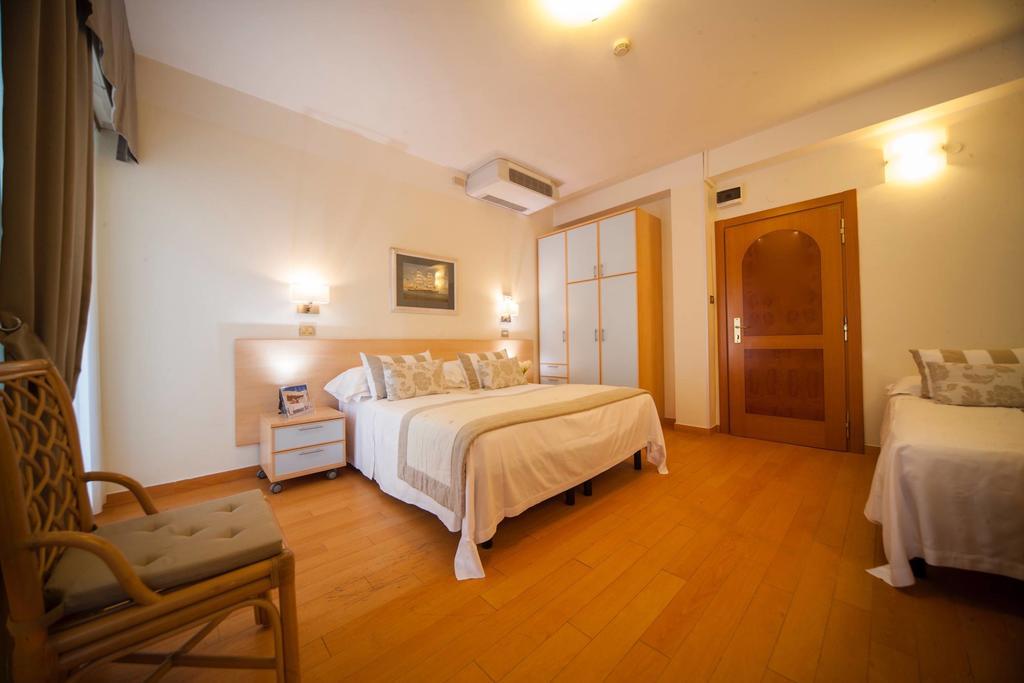 Hotel Mon Cheri Riccione Quarto foto