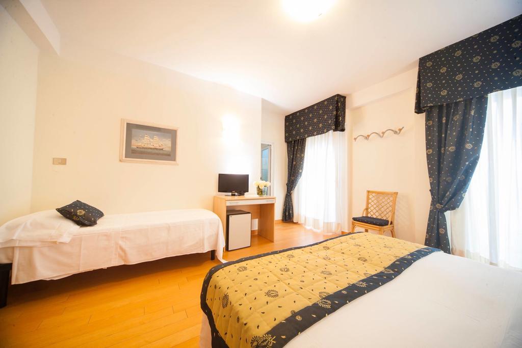 Hotel Mon Cheri Riccione Quarto foto