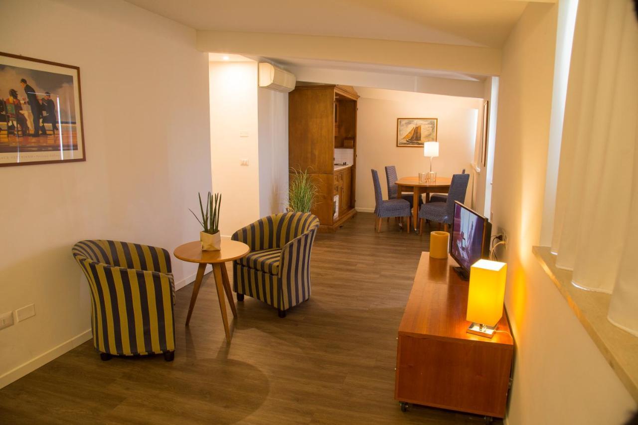 Hotel Mon Cheri Riccione Exterior foto